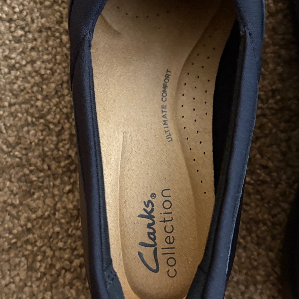 Clarks Women's Black Loafers - Picture 4 of 4
